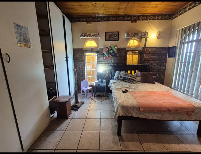 5 BEDROOM HOUSE FOR SALE IN FLORA GARDENS